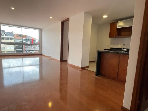 Apartamento de 1 alcoba en venta en Santa Barbara Central, Bogotá, 65 m² · foto 2 de 23
