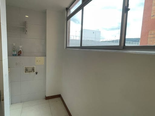 Apartamento de 1 alcoba en venta en Santa Barbara Central, Bogotá, 65 m² · foto 9 de 23