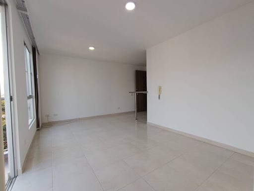 Apartamento de 3 alcobas en arriendo en Cr. Los Naranjos, Jamundí, 67 m² · foto 4 de 21