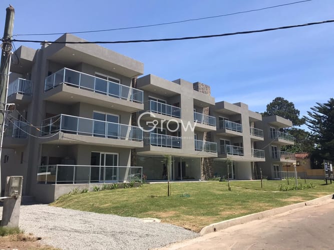 Apartamento en venta en Playa Mansa!