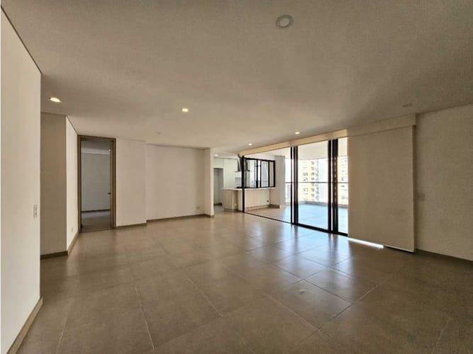 Apartamento de 3 alcobas en venta en Loma De Las Brujas, Envigado, 147 m² · foto 2 de 24