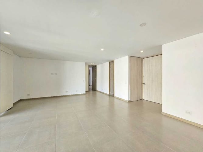 Apartamento de 3 alcobas en venta en Loma De Las Brujas, Envigado, 147 m² · foto 3 de 24