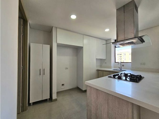Apartamento de 3 alcobas en venta en Loma De Las Brujas, Envigado, 147 m² · foto 4 de 24