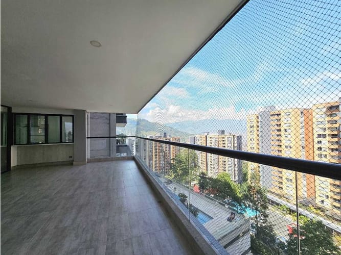 Apartamento de 3 alcobas en venta en Loma De Las Brujas, Envigado, 147 m² · foto 9 de 24