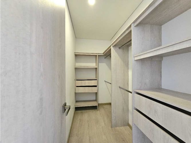 Apartamento de 3 alcobas en venta en Loma De Las Brujas, Envigado, 147 m² · foto 23 de 24