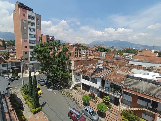 Apartamento de 3 alcobas en arriendo en Laureles, Medellín, 90 m² · foto 2 de 20