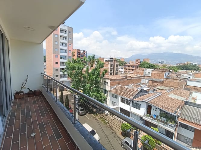 Apartamento de 3 alcobas en arriendo en Laureles, Medellín, 90 m² · foto 3 de 20