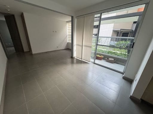 Apartamento de 2 alcobas en arriendo en Loma De Los Bernal, Medellín, 66 m² · foto 5 de 13