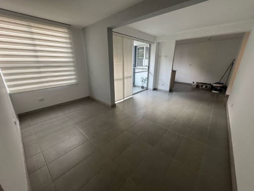 Apartamento de 2 alcobas en arriendo en Loma De Los Bernal, Medellín, 66 m² · foto 6 de 13