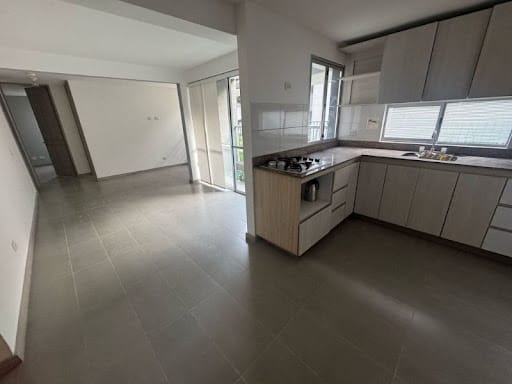 Apartamento de 2 alcobas en arriendo en Loma De Los Bernal, Medellín, 66 m² · foto 7 de 13