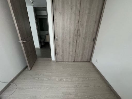 Apartamento de 2 alcobas en arriendo en Loma De Los Bernal, Medellín, 66 m² · foto 8 de 13