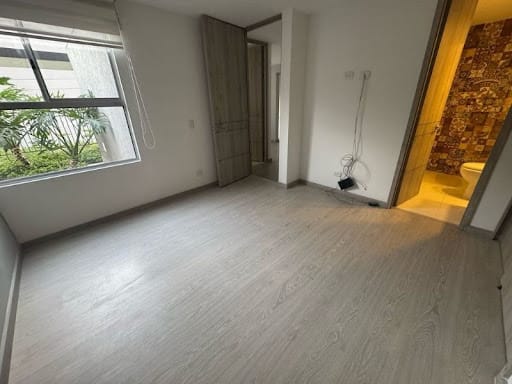 Apartamento de 2 alcobas en arriendo en Loma De Los Bernal, Medellín, 66 m² · foto 10 de 13