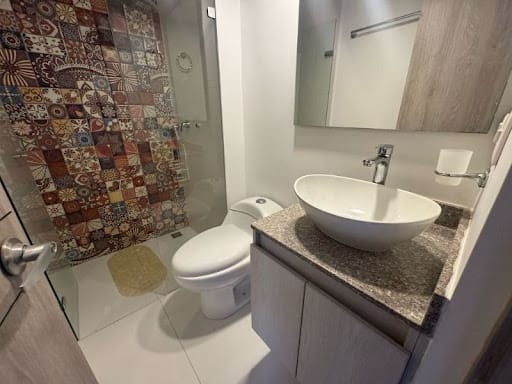 Apartamento de 2 alcobas en arriendo en Loma De Los Bernal, Medellín, 66 m² · foto 12 de 13