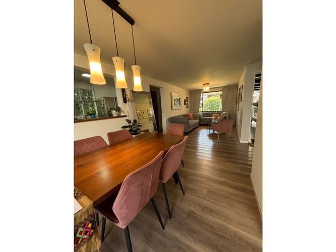Casa de 5 alcobas en arriendo en Belen La Palma, Medellín, 200 m² · foto 3 de 9