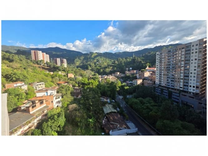 Apartamento de 2 alcobas en venta en La Floresta, Medellín, 73 m² · foto 2 de 21