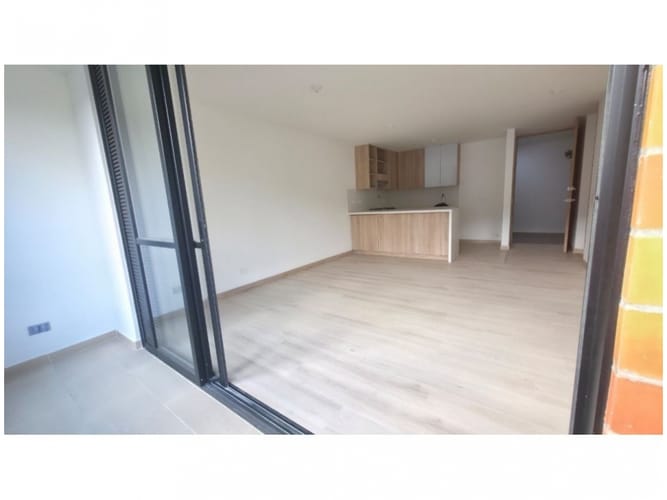 Apartamento de 2 alcobas en venta en La Floresta, Medellín, 73 m² · foto 3 de 21
