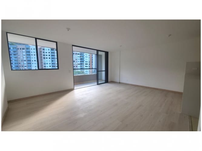 Apartamento de 2 alcobas en venta en La Floresta, Medellín, 73 m² · foto 5 de 21