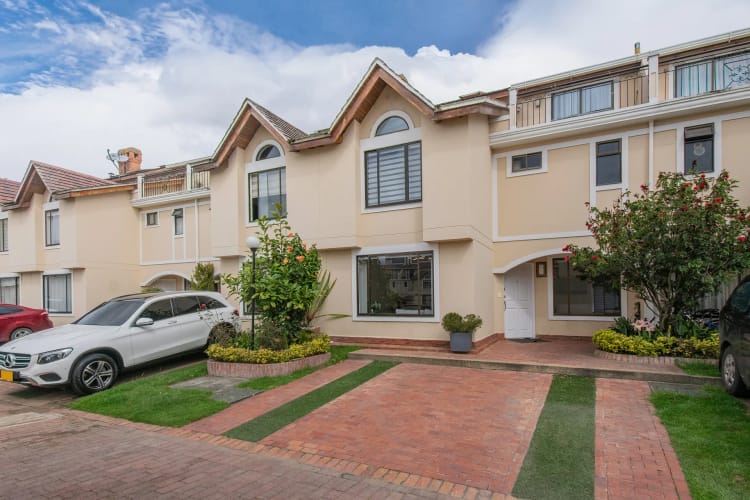 Casa de 4 alcobas en venta en Cr El Retorno, Chía, 165 m² · foto 1 de 16