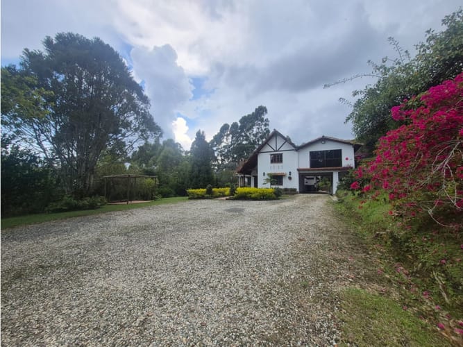 Casa de 5 alcobas en arriendo en El Tablazo, Rionegro, 300 m² · foto 2 de 24