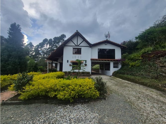 Casa de 5 alcobas en arriendo en El Tablazo, Rionegro, 300 m² · foto 3 de 24