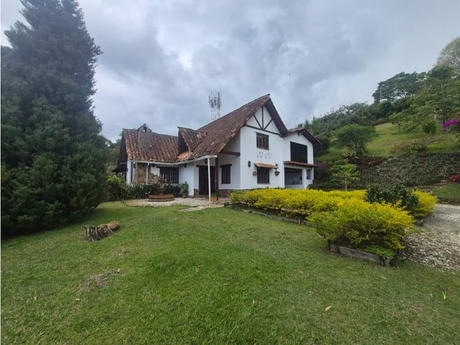 Casa de 5 alcobas en arriendo en El Tablazo, Rionegro, 300 m² · foto 4 de 24