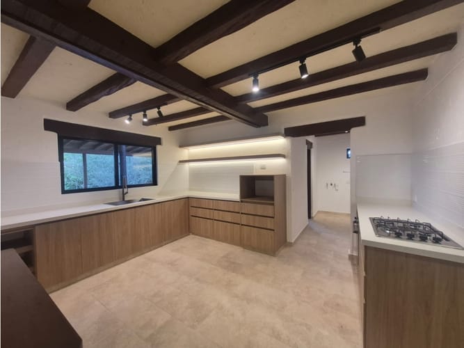 Casa de 5 alcobas en arriendo en El Tablazo, Rionegro, 300 m² · foto 23 de 24