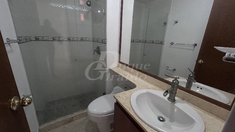Apartamento de 3 alcobas en arriendo en La Inmaculada, Envigado, 75 m² · foto 10 de 11