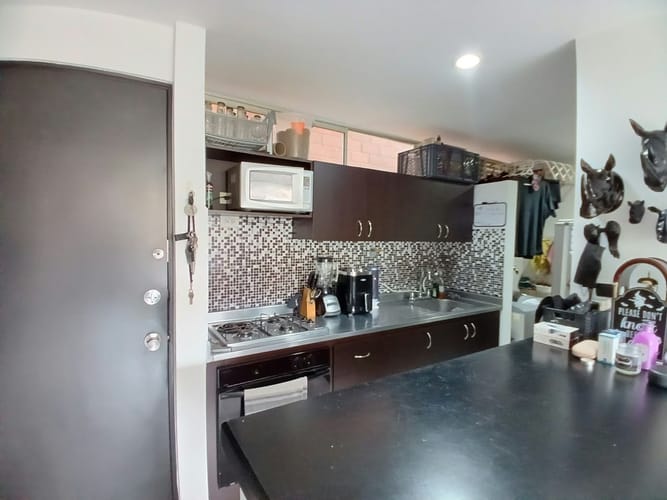 Apartamento de 2 alcobas en venta en Loma De Los Bernal, Medellín, 63 m² · foto 6 de 15