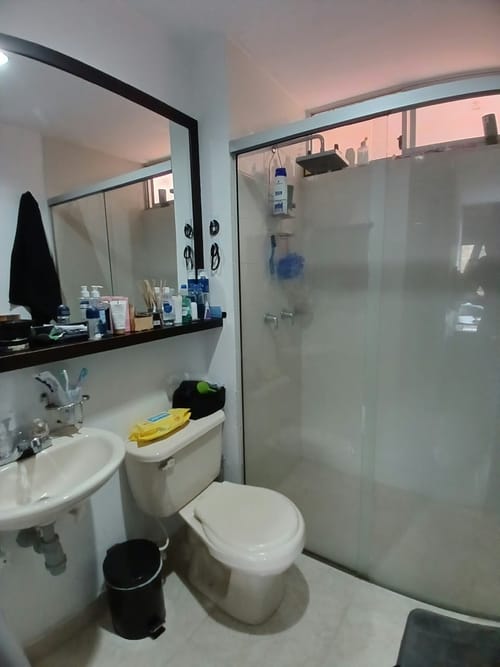 Apartamento de 2 alcobas en venta en Loma De Los Bernal, Medellín, 63 m² · foto 14 de 15