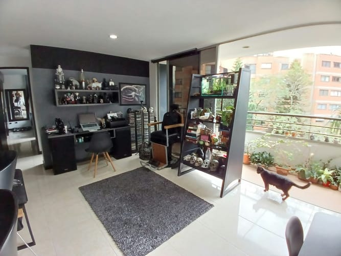 Apartamento de 2 alcobas en venta en Loma De Los Bernal, Medellín, 63 m² · foto 3 de 15