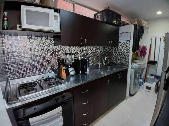 Apartamento de 2 alcobas en venta en Loma De Los Bernal, Medellín, 63 m² · foto 7 de 15