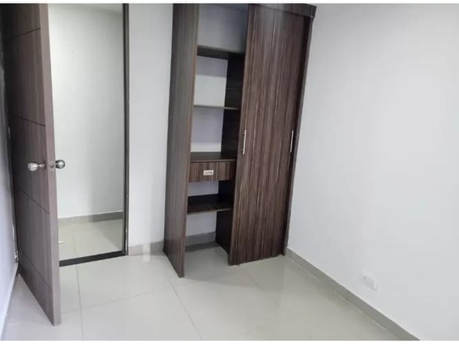 Apartamento de 3 alcobas en venta en El Cairo, Bello, 65 m² · foto 5 de 10