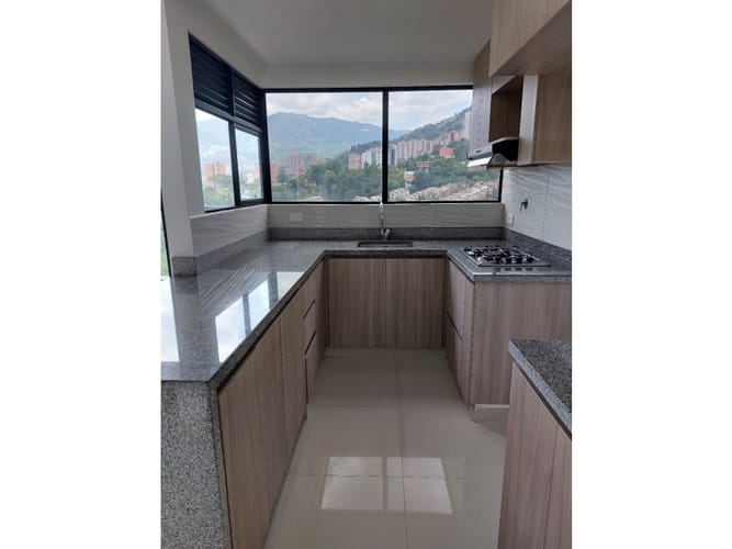 Apartamento de 2 alcobas en venta en Villas Del Carmen, Envigado, 66 m² · foto 12 de 24
