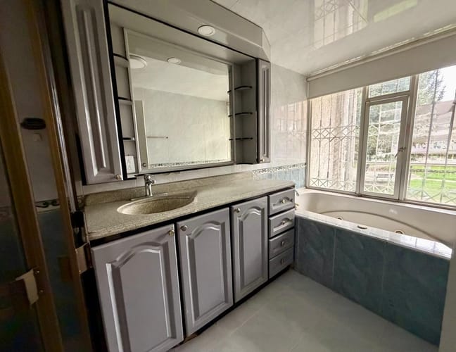 Casa de 5 alcobas en venta en Hayuelos, Bogotá, 300 m² · foto 18 de 24