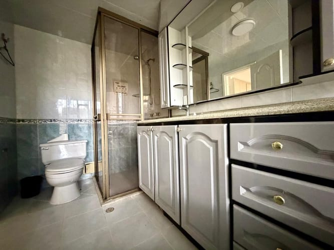 Casa de 5 alcobas en venta en Hayuelos, Bogotá, 300 m² · foto 16 de 24