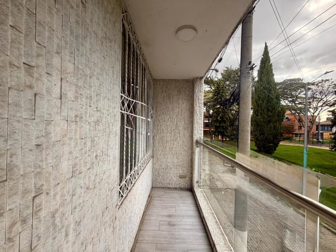 Casa de 5 alcobas en venta en Hayuelos, Bogotá, 300 m² · foto 5 de 24