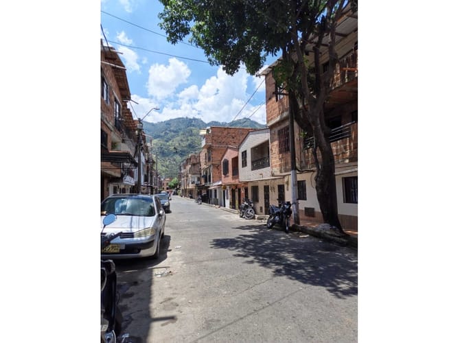 Casa de 3 alcobas en venta en Carmelo, Bello, 102 m² · foto 21 de 22