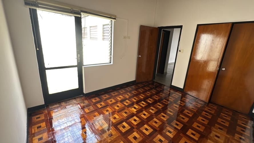 Casa de 4 alcobas en arriendo en Los Colores, Medellín, 293 m² · foto 6 de 8