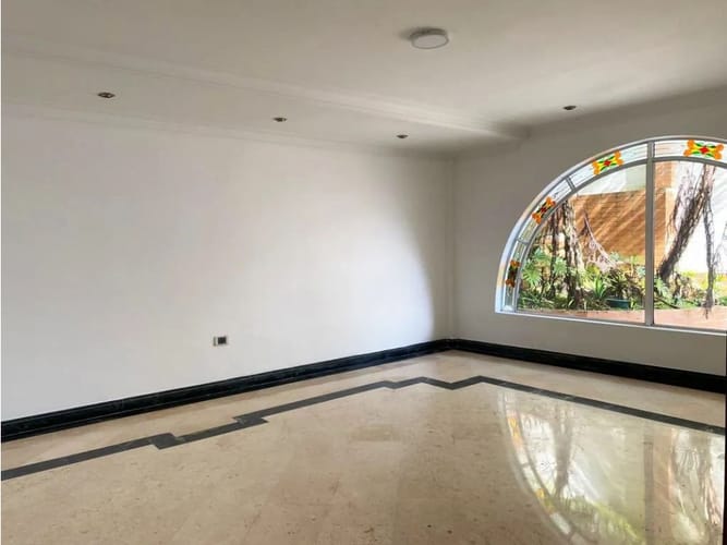 Casa de 4 alcobas en venta en Cola Del Zorro, Medellín, 370 m² · foto 3 de 17