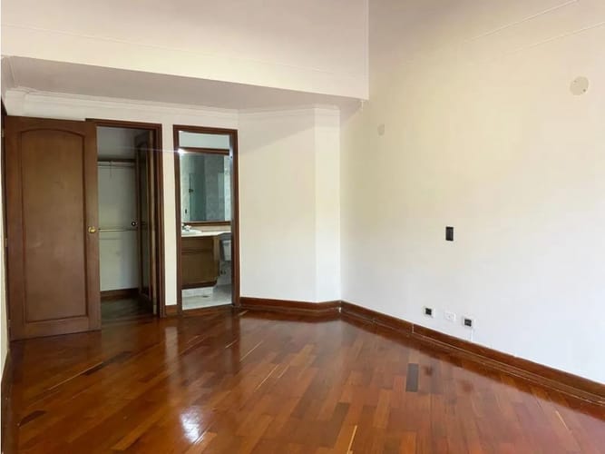 Casa de 4 alcobas en venta en Cola Del Zorro, Medellín, 370 m² · foto 9 de 17