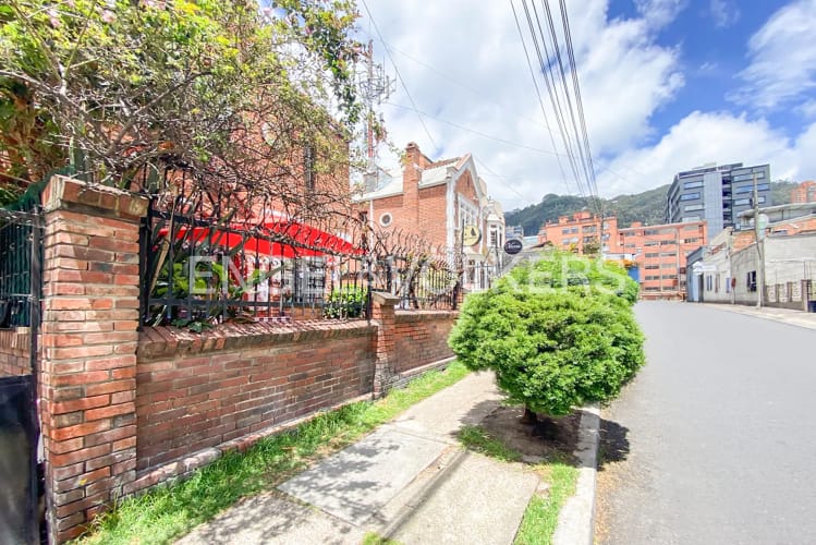 Casa en venta en Chapinero, Bogotá, 523 m² · foto 2 de 14