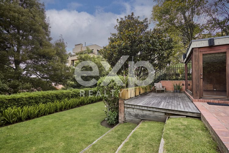 Casa de 4 alcobas en venta en Los Rosales, Bogotá, 591 m² · foto 2 de 21