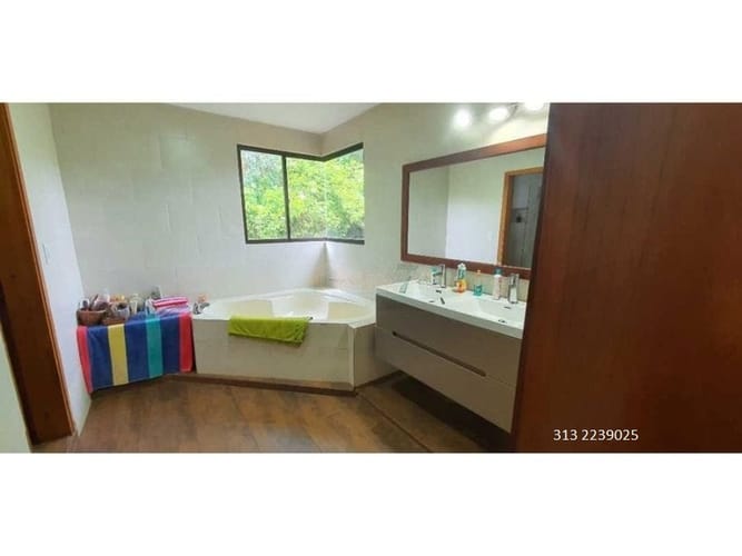 Casa de 5 alcobas en venta en Guaymaral, Bogotá, 1700 m² · foto 9 de 12