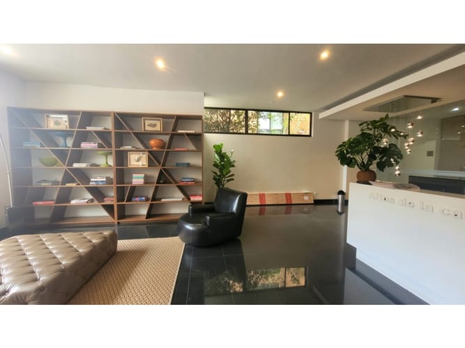 Apartamento de 3 alcobas en venta en Chapinero, Bogotá, 169 m² · foto 2 de 13