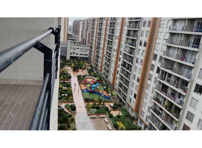 Apartamento de 3 alcobas en venta en Plaza Imperial Centro Comercial, Bogotá, 74 m² · foto 2 de 20
