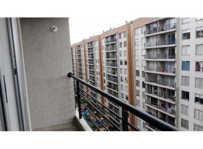 Apartamento de 3 alcobas en venta en Plaza Imperial Centro Comercial, Bogotá, 74 m² · foto 3 de 20