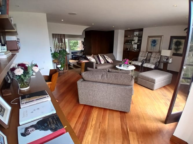 Apartamento de 2 alcobas en venta en Los Rosales, Bogotá, 135 m² · foto 3 de 17
