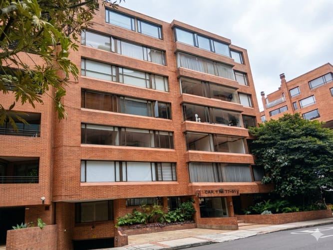 Apartamento de 4 alcobas en venta en Los Rosales, Bogotá, 281 m² · foto 14 de 14