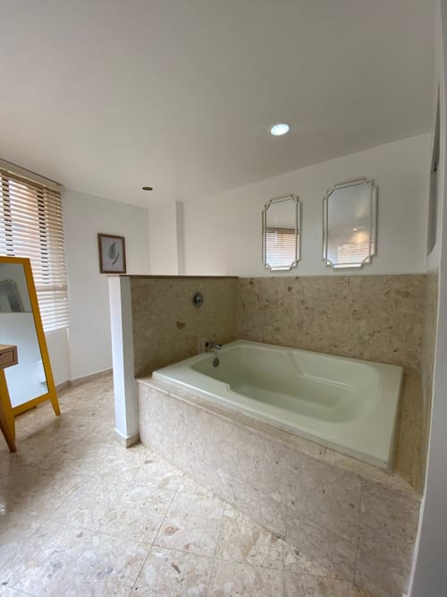 Apartamento de 4 alcobas en venta en Los Rosales, Bogotá, 281 m² · foto 22 de 24