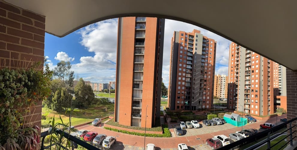 Apartamento de 3 alcobas en venta en Colina Campestre, Bogotá, 88 m² · foto 2 de 19